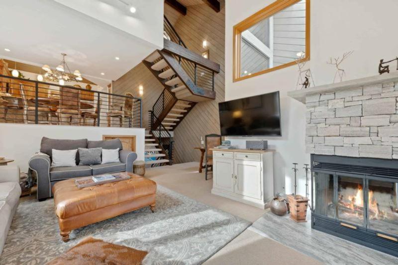 Ridgepoint Townhome 198 By East West Hospitality Beaver Creek Exterior photo