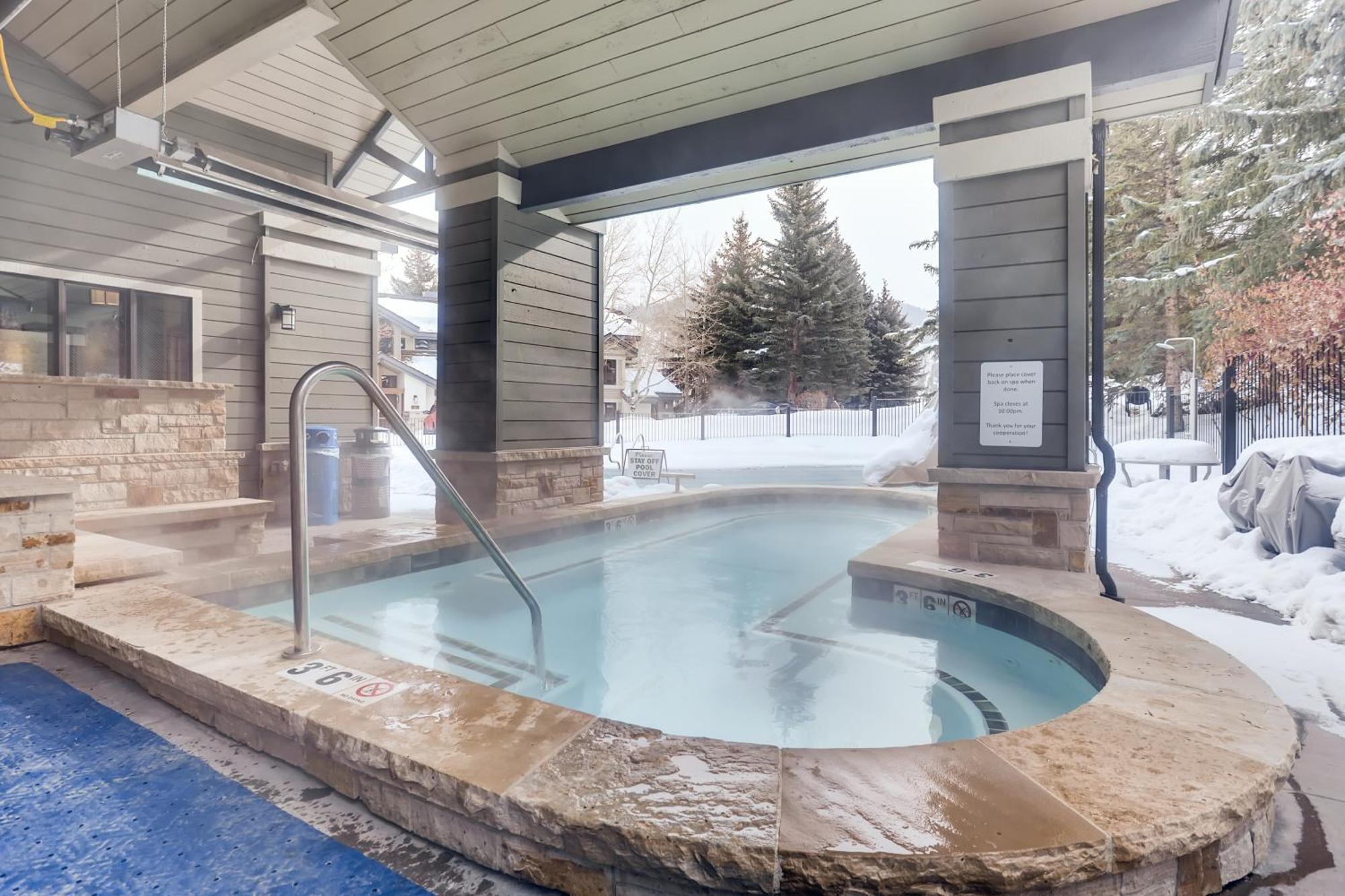 Ridgepoint Townhome 198 By East West Hospitality Beaver Creek Exterior photo