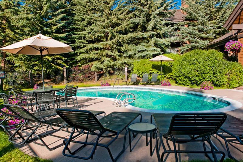 Ridgepoint Townhome 198 By East West Hospitality Beaver Creek Exterior photo