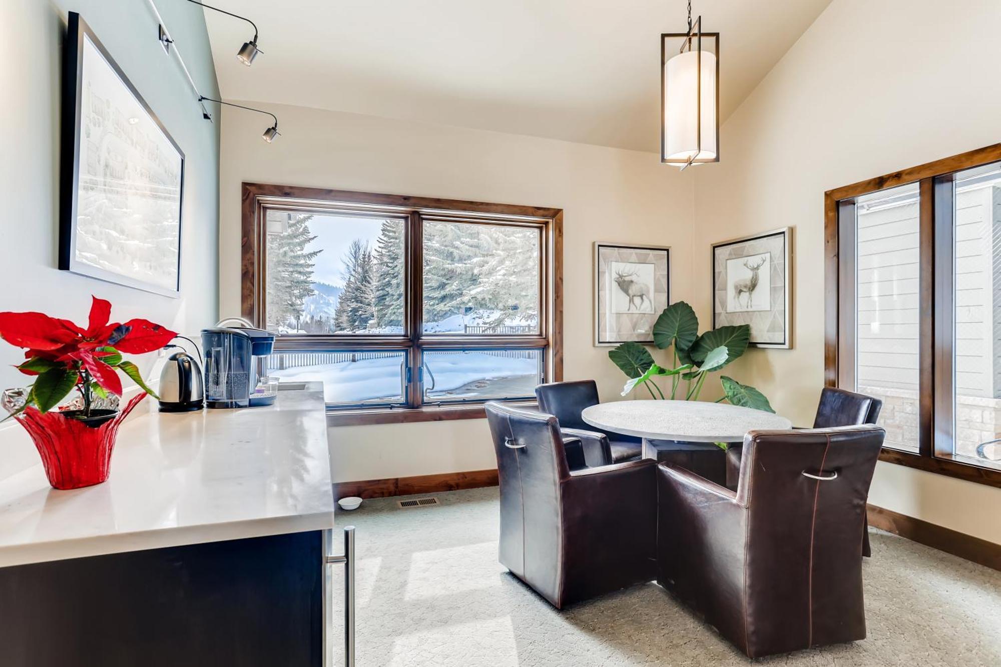 Ridgepoint Townhome 198 By East West Hospitality Beaver Creek Exterior photo